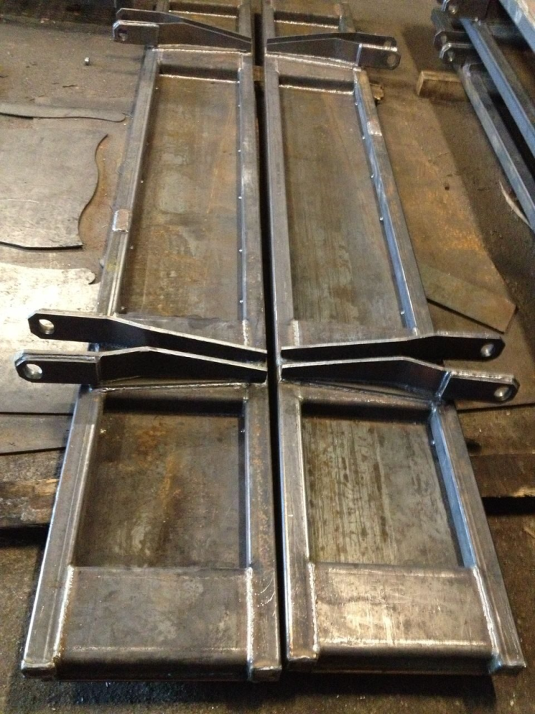 Борт поперечный универсальной платформы